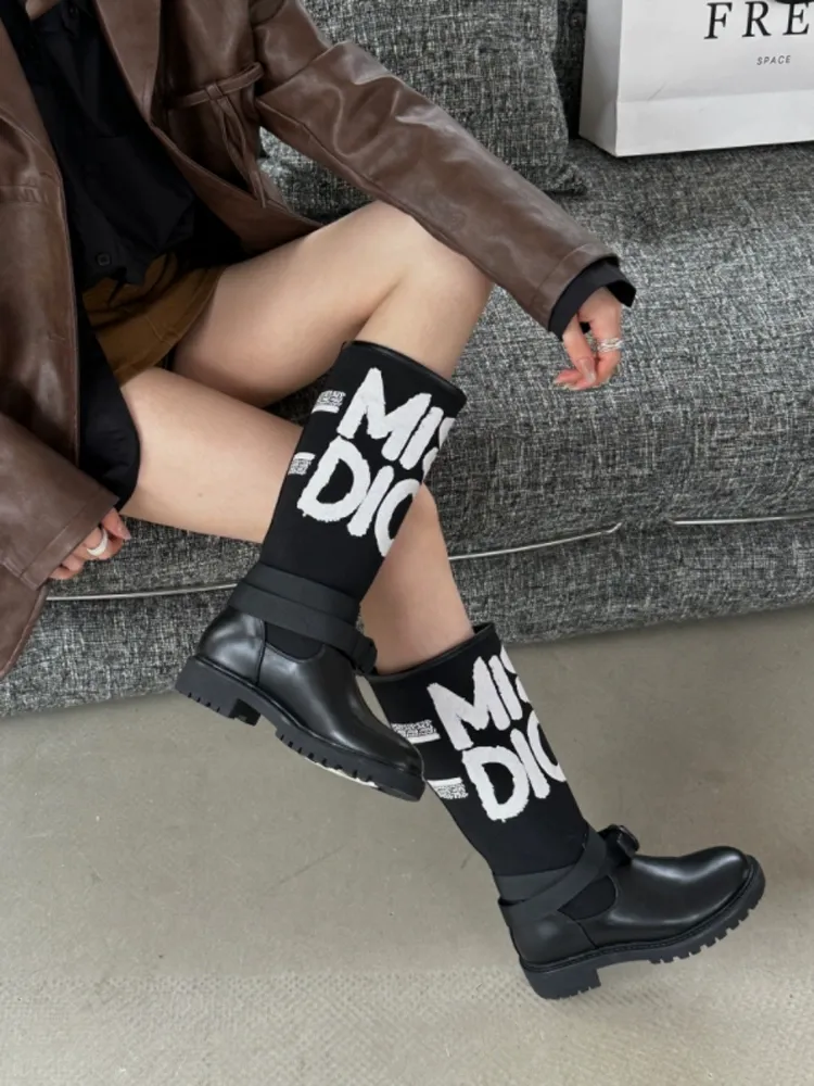 👟👟Ex-factory price 560👟👟 Dior color-blocking new boots for autumn and winter, the latest electric embroidery color-blocking letter logo for autumn and winter, round-toe high-top knight boots for women, Material: first-layer cowhide stitched with electric embroidery fabric, sheepskin lining for feet, original molded TPU outsole Size: 35-40 yards